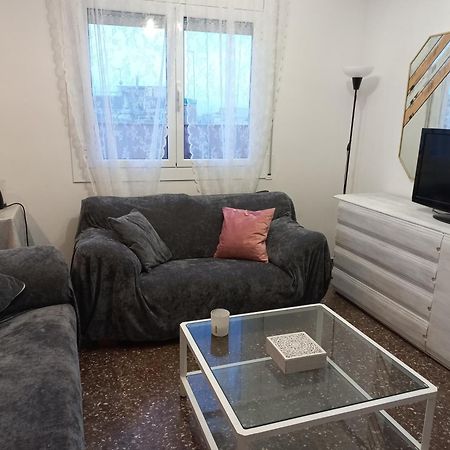 شقة Cozy And Sunny Penthouse Fira Bcn لوسبيتاليت دي يوبريغات المظهر الخارجي الصورة