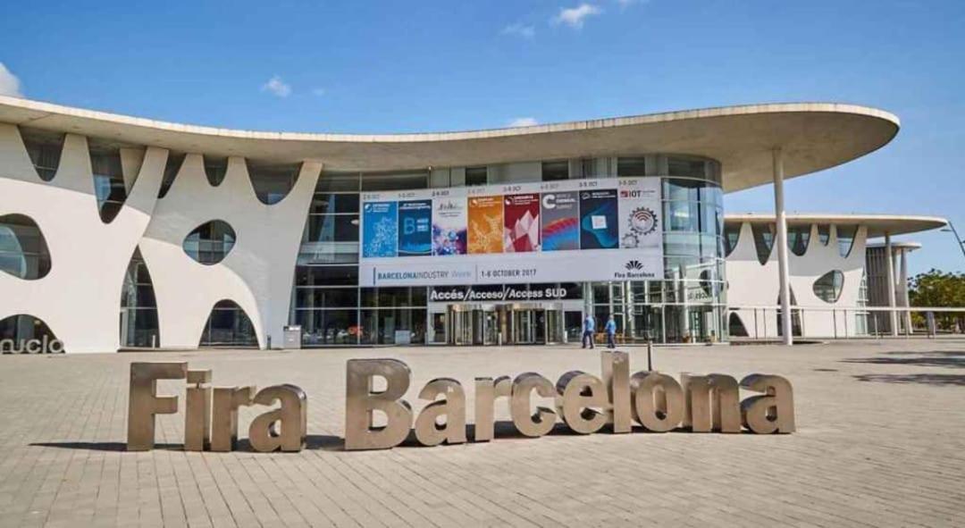 شقة Cozy And Sunny Penthouse Fira Bcn لوسبيتاليت دي يوبريغات المظهر الخارجي الصورة